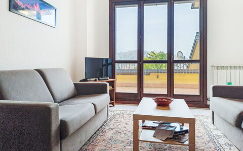 La Romantica: Flooring, Interieur Ontwerp, Verdieping, Hout, Meubilair, Kamer, Bankstel, Woonkamer, Houten Vloer, Appartement
