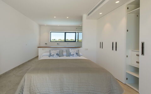 Marianne: Slaapkamer, Kamer, Eigendom, Meubilair, Bed, Verdieping, Plafond, Interieur Ontwerp, Bed Frame, Houten Vloer