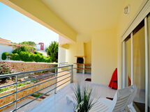 T2 Alfamar - 2 Bedroom Apt w Shared Pool, 300m Fro