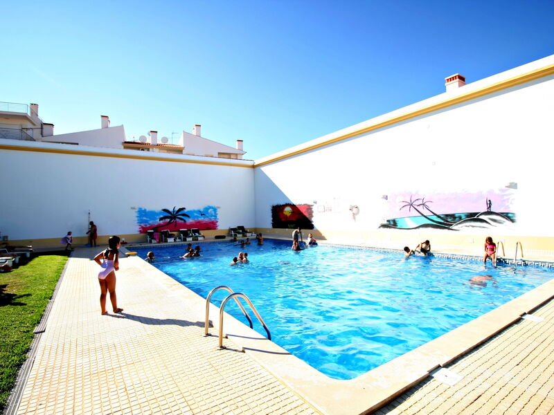 T2 Alfamar - 2 Bedroom Apt w Shared Pool, 300m Fro
