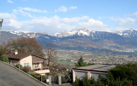 Noisette: Bergachtig Landvormen, Berg, Bergketen, Lucht, Heuvel Station, Bergdorp, Alpen, Hoogland, Eigendom, Woongebied