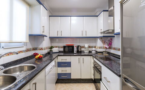 Apartamentos Pueblo Valleverde: Eigendom, Kamer, Countertop, Keuken, Cabinetry, Meubilair, Geel, Gebouw, Interieur Ontwerp, Onroerend Goed