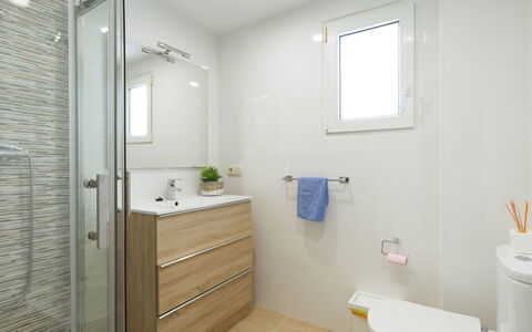 Apartamentos Pueblo Valleverde: Badkamer, Kamer, Eigendom, Onroerend Goed, Verdieping, Interieur Ontwerp, Gebouw, Tegel, Huis, Architectuur