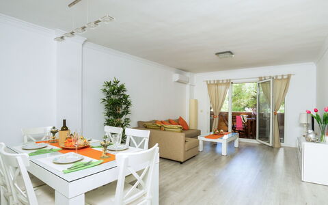 Apartamentos Pueblo Valleverde: Eigendom, Wit, Kamer, Interieur Ontwerp, Verdieping, Meubilair, Gebouw, Plafond, Huis, Eetkamer