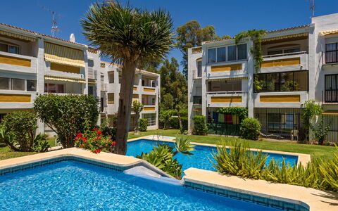 Apartamentos Pueblo Valleverde: Eigendom, Gebouw, Zwembad, Onroerend Goed, Woongebied, Toevlucht, Huis, Appartement, Architectuur,  Dorf\