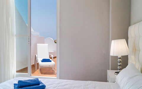 Reserva de Marbella: Slaapkamer, Kamer, Meubilair, Bed, Eigendom, Interieur Ontwerp, Laken, Matras, Muur, Gebouw