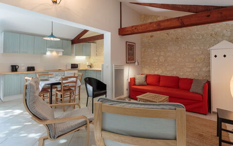 Domremy: Meubilair, Tafel, Comfort, Stoel, Hout, Verlichting, Interieur Ontwerp, Verdieping, Muur, Woonkamer