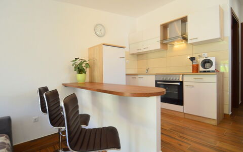 Dunja: Kamer, Eigendom, Meubilair, Verdieping, Gebouw, Interieur Ontwerp, Huis, Houten Vloer, Keuken, Onroerend Goed