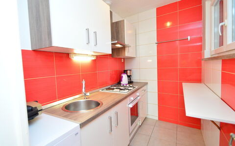 Elin: Eigendom, Kamer, Interieur Ontwerp, Meubilair, Gebouw, Tegel, Keuken, Huis, Cabinetry, Onroerend Goed