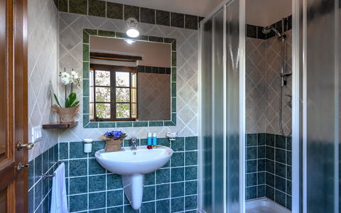 Villa Il Prato: Loodgieterswerkinrichting, Interieur Ontwerp, Badkamer, Flooring, Wastafel In De Badkamer, Verdieping, Loodgieter, Verlichting, Kraan, Tegel