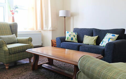 Dunan: Tafel, Bankstel, Meubilair, Eigendom, Gebouw, Azure, Verlichting, Woonkamer, Slaapbank, Comfort