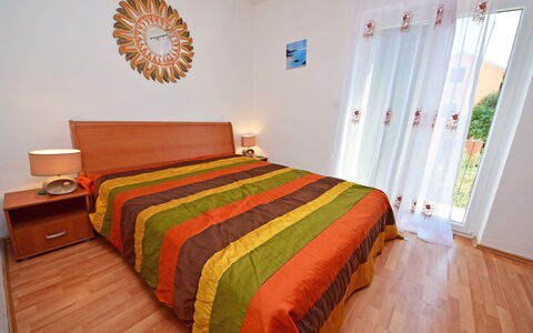 Villa Bay View: Slaapkamer, Bed, Kamer, Meubilair, Eigendom, Laken, Bedding, Interieur Ontwerp, Verdieping, Muur