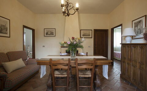 Fattoria Di Quercia Al Poggio: Kamer, Meubilair, Eigendom, Interieur Ontwerp, Gebouw, Verdieping, Tafel, Plafond, Hardwood, Eetkamer