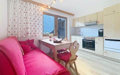 Aschau im Zillertal 495: Meubilair, Interieur Ontwerp, Plafond, Kamer, Huis, Appartement, Houten Vloer, Stoel, Woonkamer, Beits