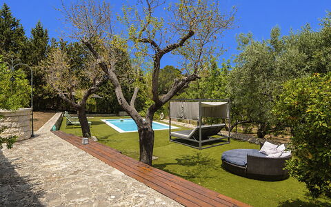 Can Coll: Tuin, Zwembad, Schaduw, Buitenmeubels, Backyard, Landscaping, Toevlucht, Eco Hotel, Werf, Gazon