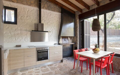 Can Coll: Kamer, Eigendom, Meubilair, Gebouw, Interieur Ontwerp, Countertop, Huis, Verdieping, Keuken, Tegel