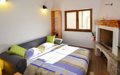 Ante: Slaapkamer, Bed, Kamer, Meubilair, Eigendom, Laken, Bed Frame, Bedding, Muur, Gebouw