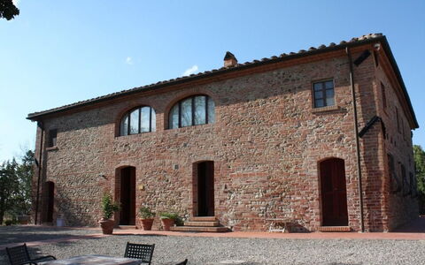 Agriturismo Il Gattero: Eigendom, Huis, Gebouw, Facade, Muur, Architectuur, Steen, Villa, Onroerend Goed, Boerderij