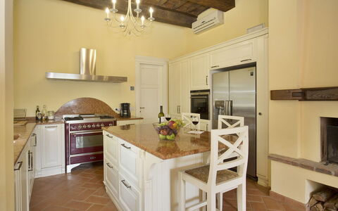 Santo Stefano 10: Countertop, Kamer, Meubilair, Eigendom, Cabinetry, Keuken, Gebouw, Verdieping, Interieur Ontwerp, Plafond