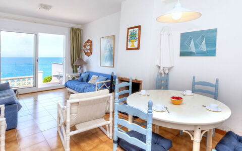 Nicolas: Tafel, Meubilair, Blauw, Azure, Hout, Interieur Ontwerp, Verdieping, Flooring, Muur, Woonkamer