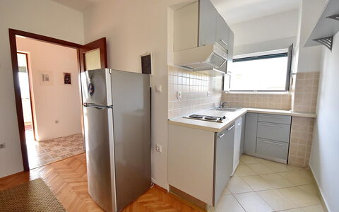 Nera: Kamer, Eigendom, Verdieping, Major Appliance, Gebouw, Koelkast, Huis, Meubilair, Daylighting, Keuken
