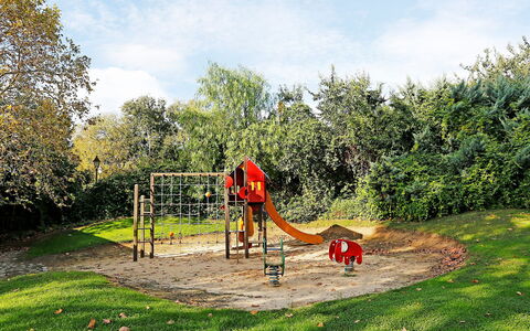 Bertoni Golf & Sea: Lucht, Wolk, Fabriek, Vegetation, Boom, Land Lot, Gras, Natuurlijk Landschap, Dia Van De Speelplaats