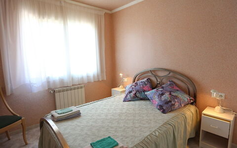 Escorpion: Slaapkamer, Bed, Kamer, Meubilair, Eigendom, Laken, Bed Frame, Bedding, Muur, Verdieping