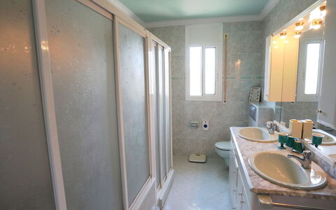 Escorpion: Badkamer, Eigendom, Kamer, Interieur Ontwerp, Verdieping, Muur, Gebouw, Huis, Architectuur, Onroerend Goed