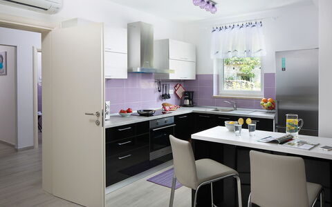 Ana: Kamer, Meubilair, Interieur Ontwerp, Keuken, Eigendom, Cabinetry, Countertop, Gebouw, Verdieping, Plafond