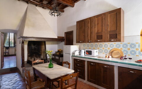 Villa Sieve: Meubilair, Interieur Ontwerp, Flooring, Hout, Plafond, Kamer, Verdieping, Keuken, Verlichting, Tafel