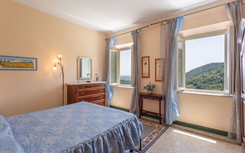 Villa Mastiano: Slaapkamer, Kamer, Eigendom, Bed, Meubilair, Gebouw, Onroerend Goed, Laken, Plafond, Interieur Ontwerp