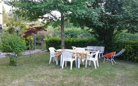 Appartamento Porretta Terme: Eigendom, Werf, Tafel, Huis, Backyard, Tuin, Gras, Verblijf, Boom, Onroerend Goed