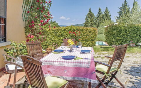 La Casetta: Eigendom, Tafelkleed, Tafel, Meubilair, Buitentafel, Patio, Onroerend Goed, Huis, Kamer, Verblijf