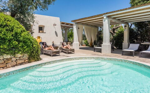Salento Luxury Retreat: Water, Fabriek, Eigendom, Meubilair, Zwembad, Lucht, Stoel, Azure, Boom, Buitenmeubels