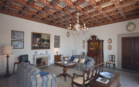 Villa Del Conte: Eigendom, Kamer, Plafond, Gebouw, Interieur Ontwerp, Meubilair, Onroerend Goed, Huis, Huis, Woonkamer