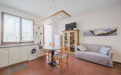 Villaggio 5 Terre 100.6: Venster, Hout, Interieur Ontwerp, Flooring, Verdieping, Woonkamer, Fotolijst, Comfort, Hardwood