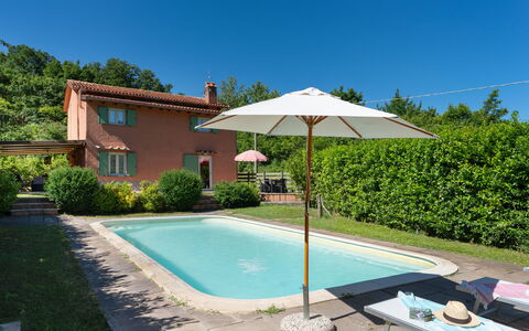 Villa Il Nido: Water, Fabriek, Lucht, Eigendom, Gebouw, Azure, Schaduw, Zwembad, Boom, Land Lot