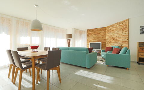 Susanna: Meubilair, Tafel, Bankstel, Stoel, Comfort, Verlichting, Fotolijst, Interieur Ontwerp, Gebouw, Flooring