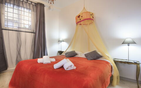 Diamonds & Rust: Slaapkamer, Bed, Kamer, Meubilair, Eigendom, Bed Frame, Laken, Interieur Ontwerp, Suite, Bedding