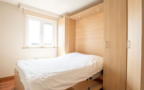 Lautrec 304 with Balcony: Meubilair, Comfort, Hout, Venster, Interieur Ontwerp, Gebouw, Flooring, Bed, Verdieping