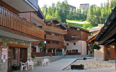 La Plagne 420: Gebouw, Eigendom, Huis, Architectuur,  Dorf\, Huis, Onroerend Goed, Binnenplaats, Buurt, Woongebied