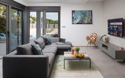 Villa Fasana: Meubilair, Interieur Ontwerp, Bankstel, Woonkamer, Flooring, Verdieping, Tafel, Koffietafel, Kussen Gooien