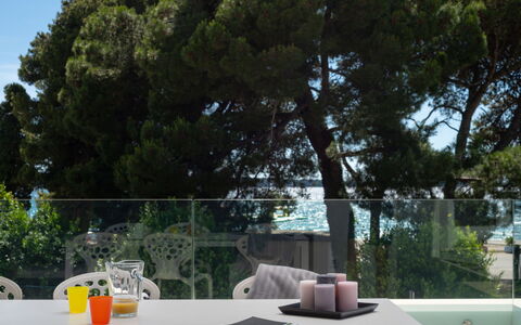 Villa Fasana: Hout, Huis, Veranda, Dek, Hardwood, Dak, Beits, Houten Vloer, Eco Hotel