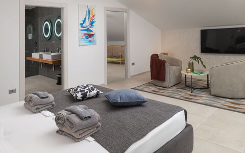 Villa Fasana: Meubilair, Interieur Ontwerp, Flooring, Verdieping, Slaapkamer, Hout, Bed, Kamer, Plafond, Textiel