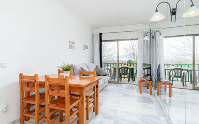 Port Ducal 134.2: Meubilair, Fabriek, Tafel, Hout, Interieur Ontwerp, Gebouw, Kamerplant, Woonkamer, Venster, Onroerend Goed