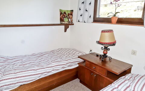 Lotte: Kamer, Meubilair, Interieur Ontwerp, Eigendom, Slaapkamer, Tafel, Muur, Verdieping, Nachtkastje, Huis