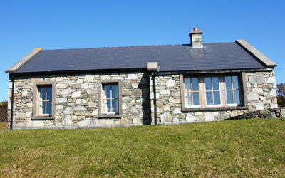 Achill Island 200: Eigendom, Huis, Huis, Verblijf, Gebouw, Boerderij, Onroerend Goed, Landelijk Gebied, Dak, Land Lot
