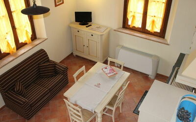 Montedoro 3+2: Kamer, Eigendom, Meubilair, Verdieping, Huis, Interieur Ontwerp, Gebouw, Tafel, Woonkamer, Appartement