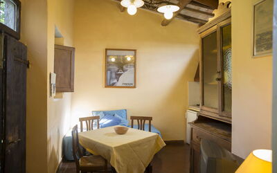 Torretta 1: Kamer, Eigendom, Gebouw, Interieur Ontwerp, Meubilair, Plafond, Architectuur, Onroerend Goed, Tafel, Huis