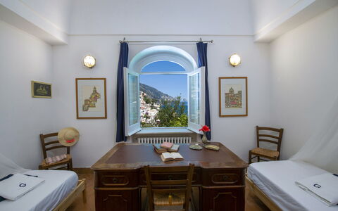 Villa Deli, In Positano, Sea View, Ac: Meubilair, Eigendom, Cabinetry, Wit, Tafel, Fotolijst, Gebouw, Hout, Kamerplant, Interieur Ontwerp